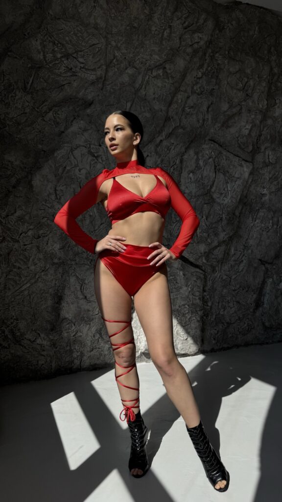 MOVE shorts — Red silky